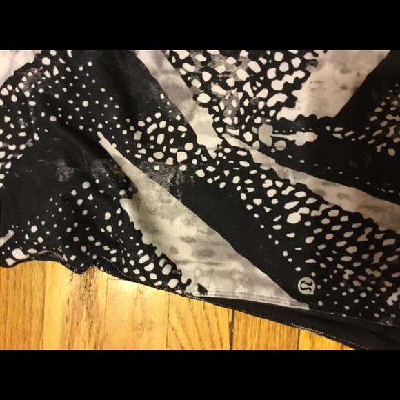 Lululemon size 4 - Picture 3 of 3